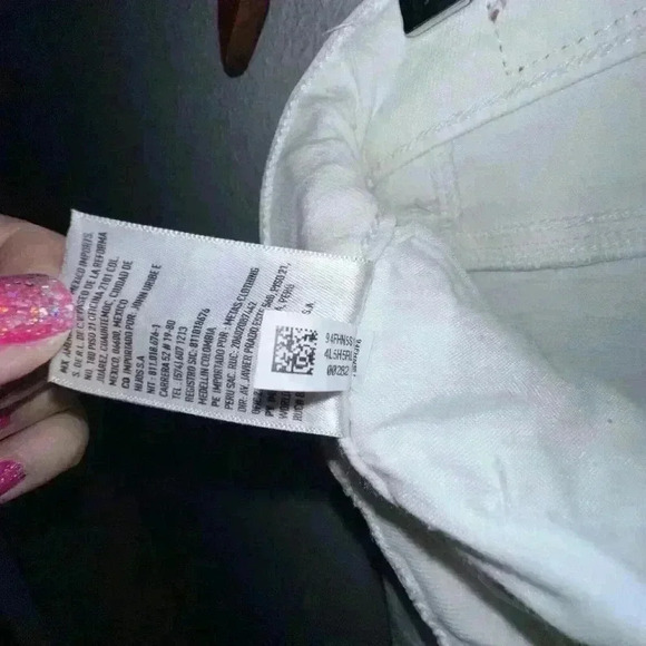 American Eagle Mom Straight Jean White Destroyed high rise stretch, Size 10 - Picture 8 of 16